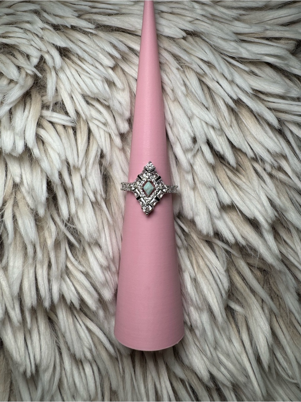 Stunning Ring - Picture 5 of 7